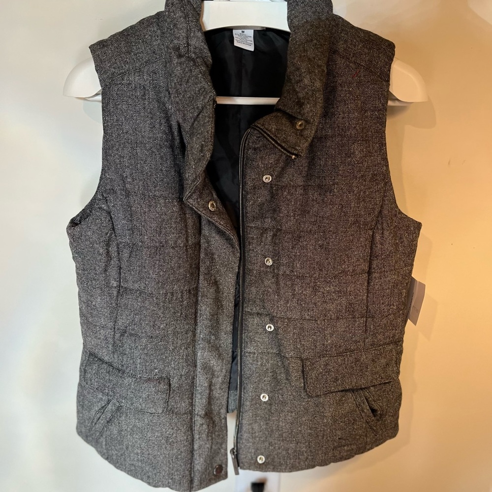 Liz Claiborne Sleeveless Vest Size Medium NWT
